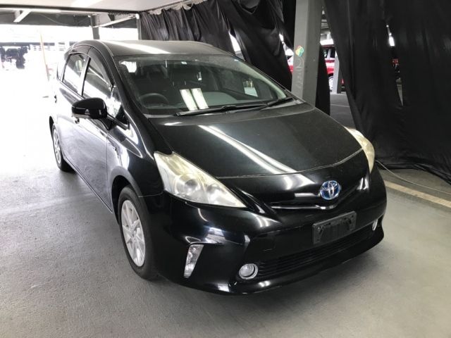 1112 Toyota Prius alpha ZVW40W 2013 г. (NISSAN Osaka)